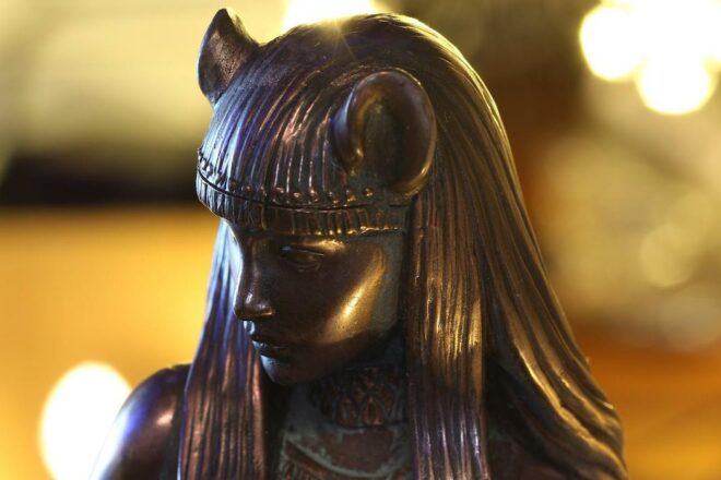 Bastet et le culte du chat sacré dans l’Égypte ancienne