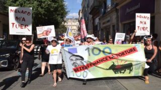 Béziers – Manifestation anti-corrida du 15 août contre la barbarie des corridas et le mépris de Robert Ménard