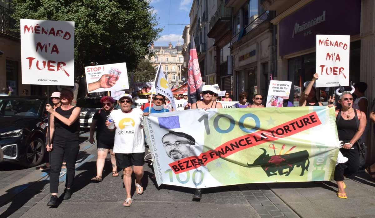 Béziers – Manifestation anti-corrida du 15 août contre la barbarie des corridas et le mépris de Robert Ménard