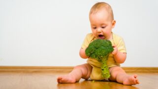 Diversification d’un bébé végane : une autre alimentation est possible dès la naissance