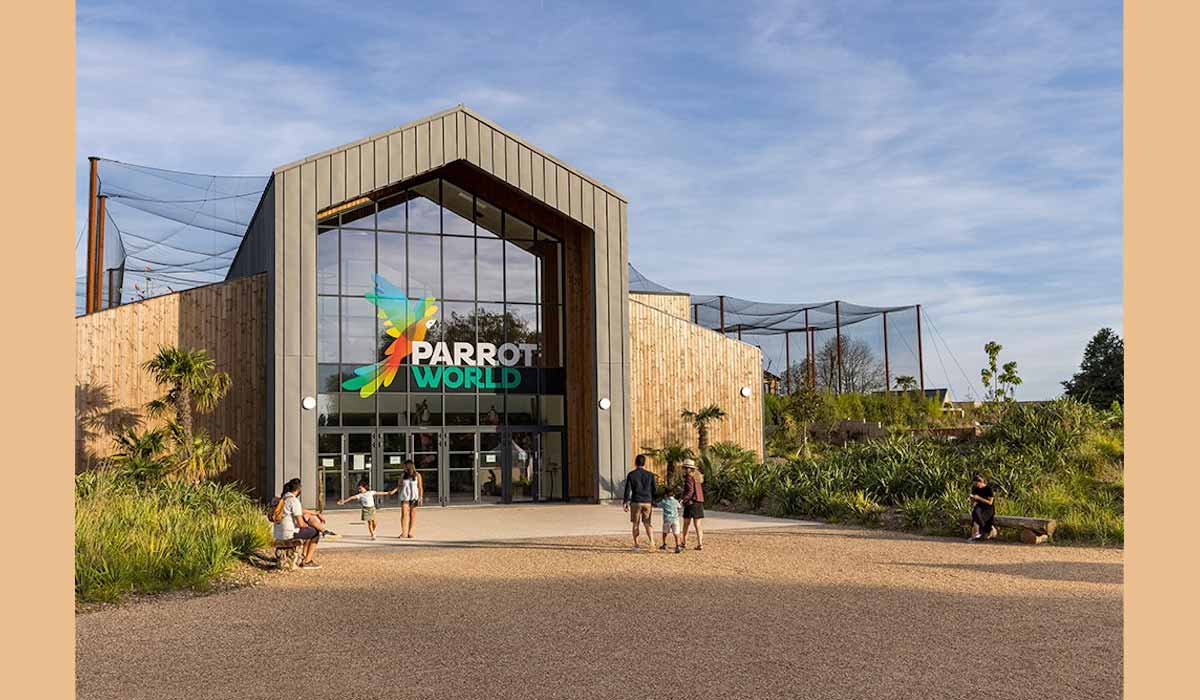 Parrot World prolonge son aventure jurassique et fête Noël avec les dinosaures !