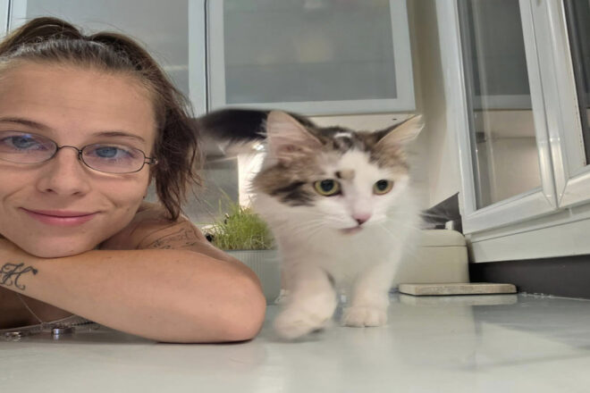 Jade Main dans la patte : une approche éthologique et systémique au service du bien-être animal