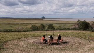 Ultim’air : la première aire de dispersion des cendres pour animaux de compagnie, face au Mont-Saint-Michel